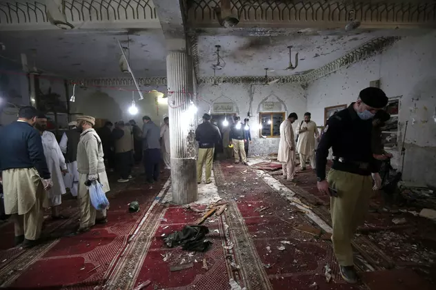 Cel puțin 30 de morți după un atac sinucigaș la o moschee din Pakistan