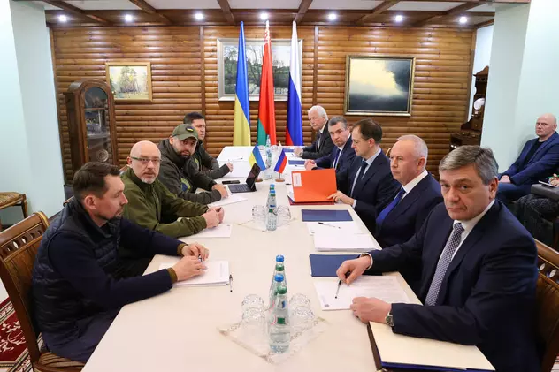 Rusia afirmă că este pregătită să reia negocierile de pace cu Ucraina