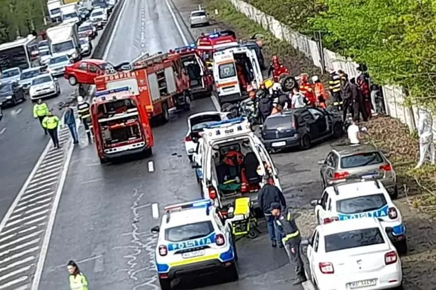 Accident în lanț cu cinci mașini implicate, lângă București. A venit elicopterul SMURD. Foto: InfoTrafic