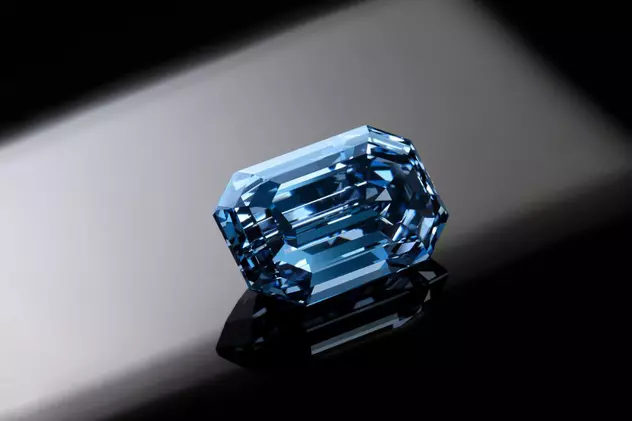 Cel mai mare diamant albastru, vândut de casa Sotheby's din Hong Kong