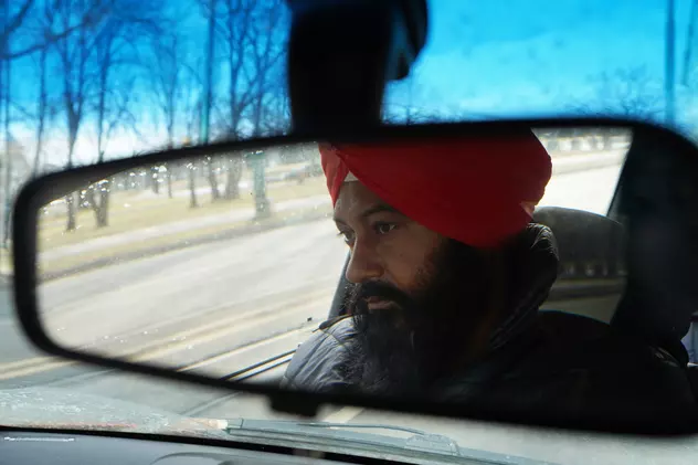 Lupta muncitorilor asiatici ajunși în România cu birocrația și cu abuzurile angajatorilor: „Îmi întreb zilnic șeful: «Când ne plătești? Când ne înnoiești permisele de muncă?»”