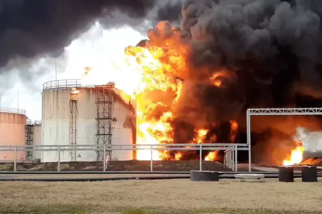 Rusia acuză Ucraina că a bombardat un depozit petrolier de pe teritoriul rus. Imagini cu incendiul de proporții