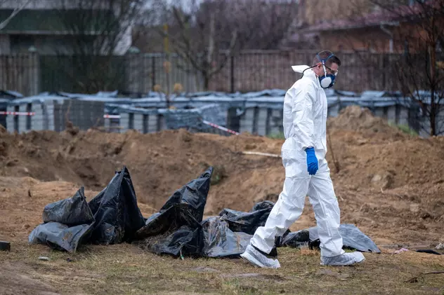 O nouă groapă comună, descoperită lângă Kiev. Zelenski: „Toți vinovații vor plăti”