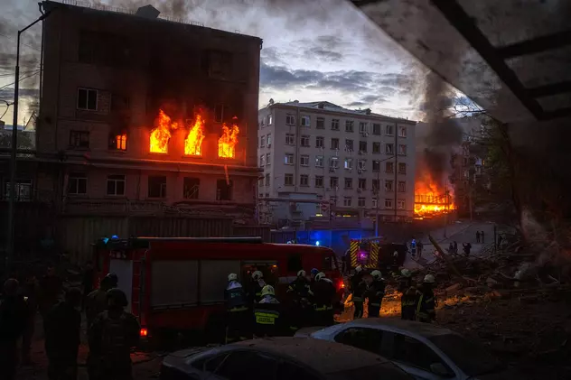 Rușii au atacat Kievul cu rachete chiar în timpul vizitei șefului ONU. Exploziile au zguduit un cartier central
