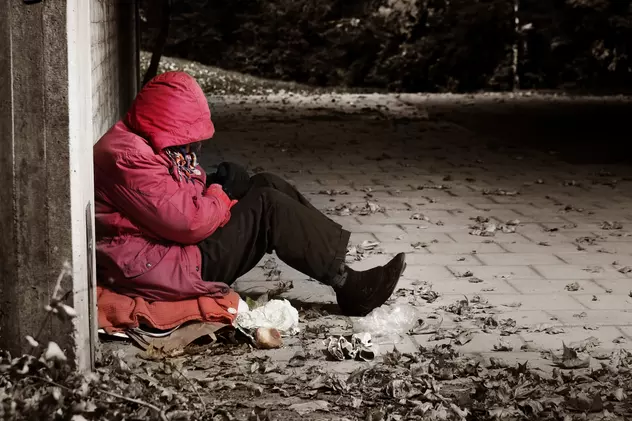 Cum ajunge o româncă să doarmă pe străzi în Italia. Daniela, 45 de ani: „Oamenii mă văd, dar mă ignoră”