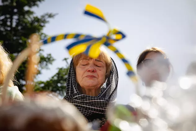 REPORTAJ. „Hrestos voskres!” Sute de refugiați s-au strâns la biserica ucraineană din Drumul Taberei: „Vom învinge, pentru că de partea noastră sunt dreptatea și pacea”