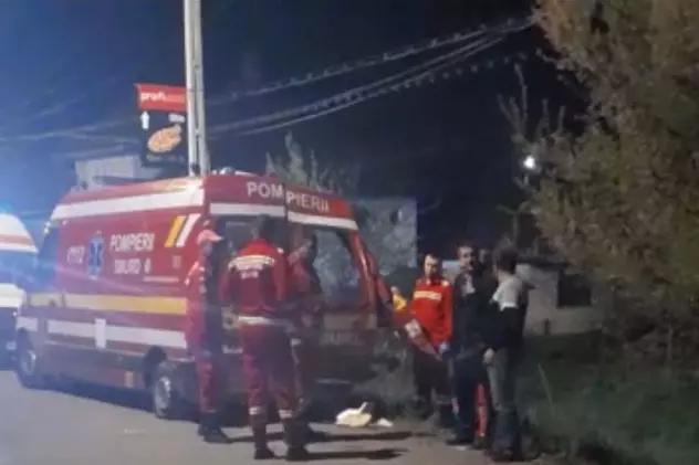 Autospecială SMURD lovită de trenul de călători în Maramureș. Un paramedic și un medic au fost răniți