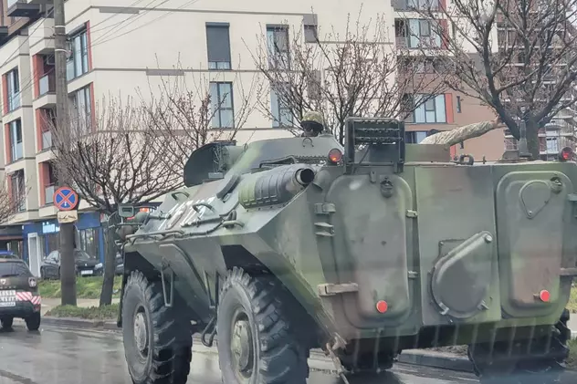 VIDEO |  Un TAB al Armatei Române a blocat un bulevard din Timișoara, după ce s-a defectat