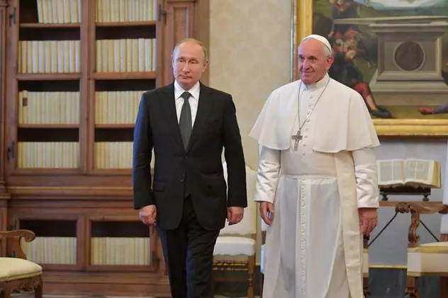 Putin a refuzat de trei ori solicitarea Papei de a evacua oamenii de la Azovstal: „Sfântul Părinte a oferit o navă sub steagul Vaticanului”