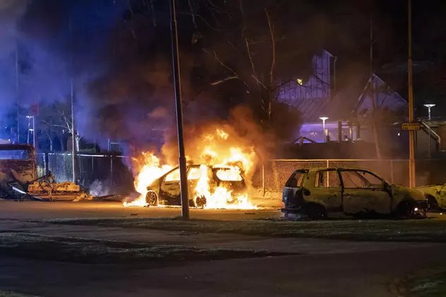 Manifestații violente în Suedia împotriva extremiștilor de dreapta care voiau să ardă Coranul. 26 de oameni au fost arestați