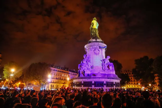 Proteste violente la Paris și Lyon față de realegerea lui Emmanuel Macron