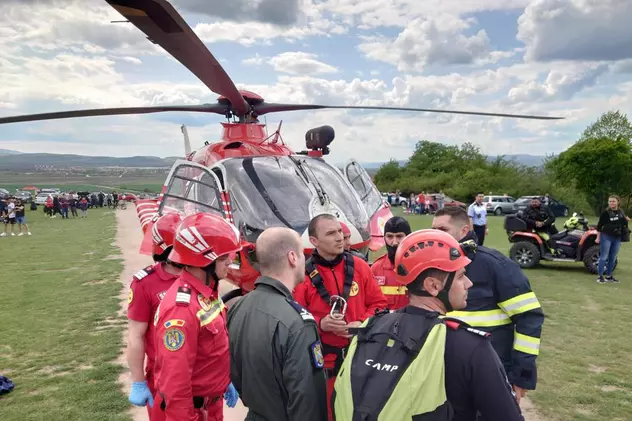 Misiune de salvare dificilă în Alba, după ce doi copii s-au răsturnat cu ATV-ul într-o râpă. Care e starea victimelor