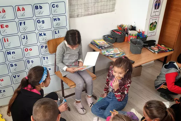 O învățătoare dintr-un sat din Iași i-a făcut pe elevii care lipseau cel mai mult să fie printre cei mai silitori. Ce metode a folosit