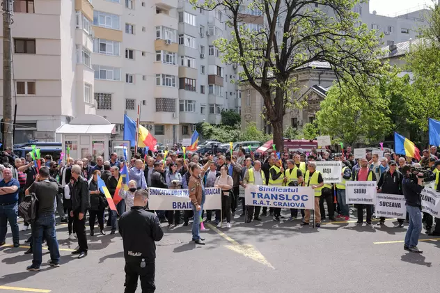 Protest STB, în București: „Ați distrus familiile noastre pentru interesele voastre”. George Simion, președintele AUR, prezent la miting