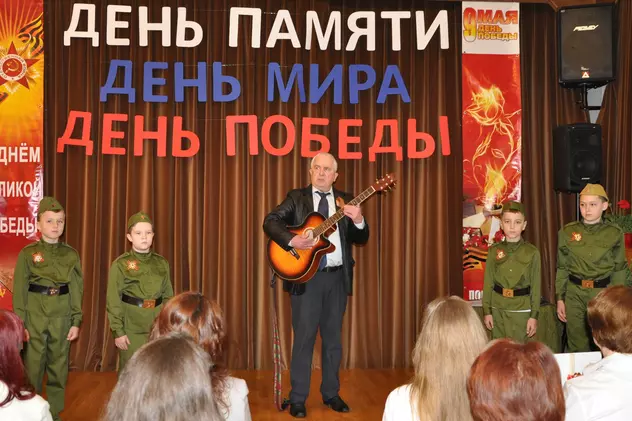 Școlari îmbrăcați în soldați, la un eveniment organizat de Ambasada Rusiei la Berna: „Participarea a fost voluntară”