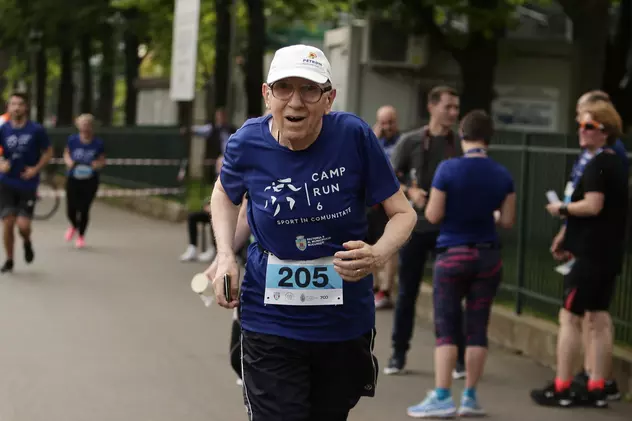 La 81 de ani, aleargă zeci de kilometri pe săptămână. „Toată viața mea am fost sedentar și la pensie, acum 23 de ani, m-am apucat de atletism”