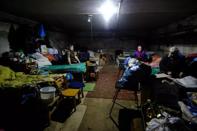 Imagini din subsolul unei grădinițe bombardate din Ucraina, unde 170 de oameni au supraviețuit timp de peste două luni