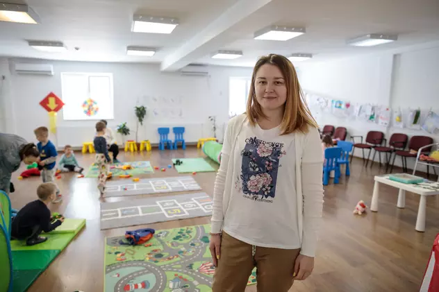 După ce copilul adoptat înainte de război i-a salvat familia, o educatoare din Ucraina își continuă la București visul de a schimba educația „rămasă de tip sovietic”