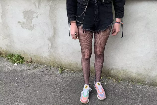Liceană obligată să se schimbe în toaletă înainte de Bacalaureat, din cauza hainelor „provocatoare”, în Franța