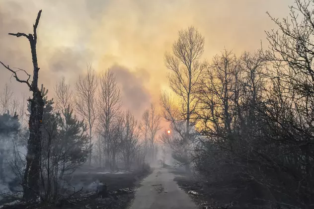 Ce spun meteorologii români despre norul de fum care se deplasează din zona Cernobîl către Marea Neagră