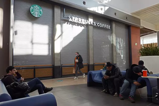 Starbucks pleacă definitiv din Rusia, după 15 ani. Ce se întâmplă cu cei 2.000 de angajaţi ai firmei
