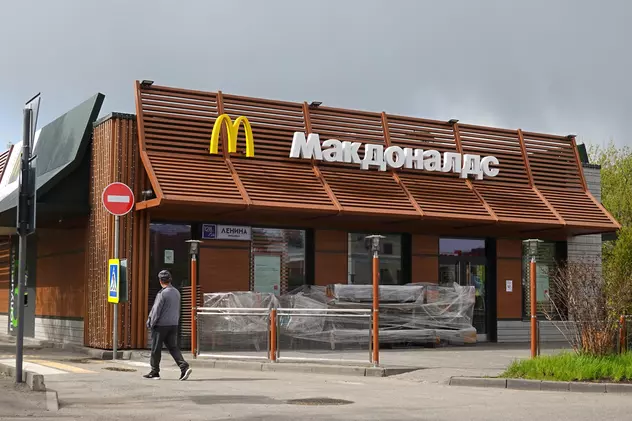 Cine e omul de afaceri căruia McDonald's i-a vândut cele 850 de restaurante din Rusia