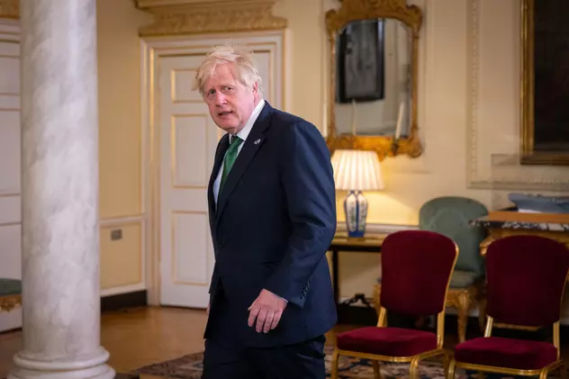 Presa britanică publică imagini cu premierul Boris Johnson la una dintre petrecerile organizate în lockdown la reședința sa