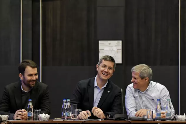 Reacțiile foștilor colegi ai lui Cioloș, după ce a anunțat noul partid. Bulai: „Abia aștept să fuzionăm din nou”