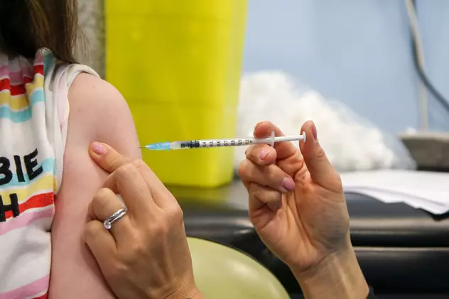 Ai nevoie de doza 4 de vaccin anti-COVID, care va fi permisă de săptămâna viitoare în România? Ce spun experţii şi autorităţile internaţionale