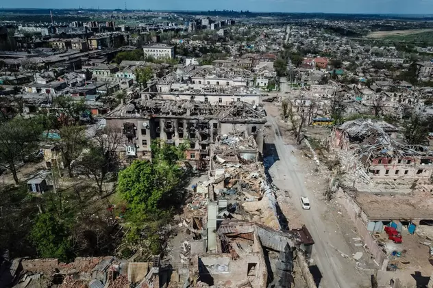 Oficial din Mariupol, despre curățarea ruinelor orașului distrus de ruși: „Sub fiecare casă sunt 80-100 de cadavre. Înnebunești!”