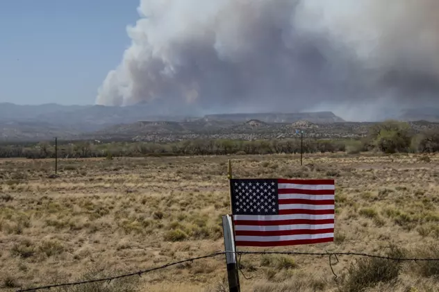 Imagini cu norii gigantici de fum degajați de incendiile din statul New Mexico, surprinse din satelit