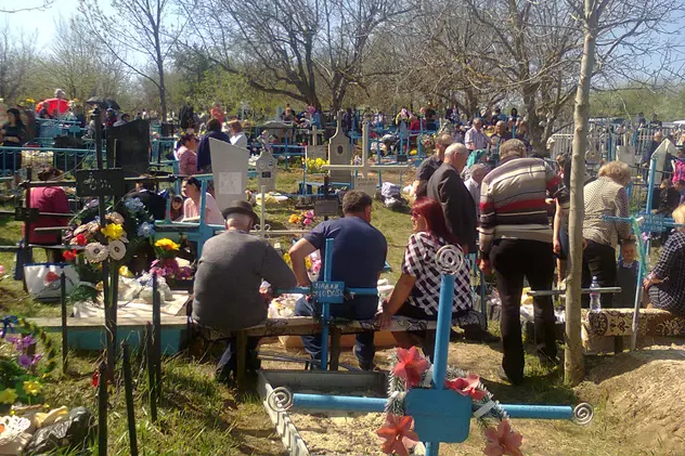 Ziua în care viii se întâlnesc cu morții la masă, la cimitir. Ce înseamnă și de ce e atât de important Paștele Blajinilor în Republica Moldova, Ucraina sau Rusia