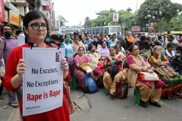 Fată de 13 ani din India, violată de polițistul căruia i-a cerut ajutor după ce a fost victima unui viol în grup