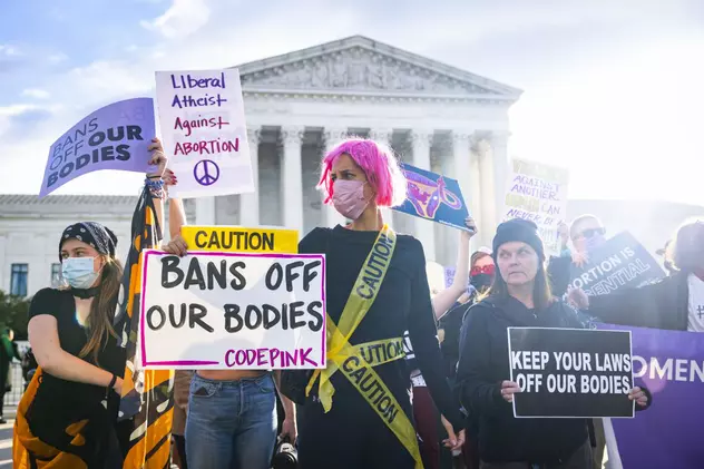 Curtea Supremă a SUA anulează dreptul constituțional la avort. 13 state vor interzice automat avortul