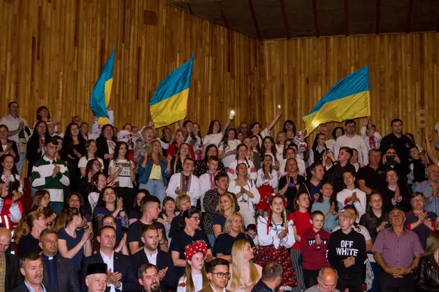 Imagini speciale: refugiați și voluntari din Maramureș au cântat în cor melodia ucraineană preluată de Pink Floyd. „Momente de emoție fantastică”