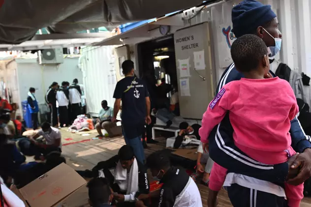 Nava umanitară Ocean Viking caută un port mediteraneean sigur pentru a debarca 296 de migranți, mulți cu probleme medicale
