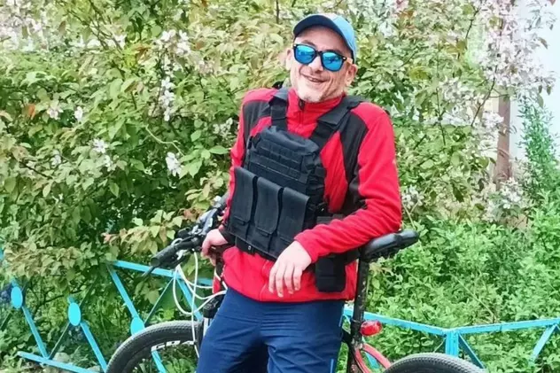 Un ucrainean a fugit cu bicicleta, printre obuze, din orașul asediat de ruși: „Nu simțeam frică, ci mai degrabă furie”