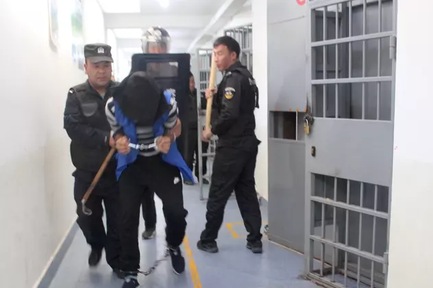 Mai multe documente scurse de la poliția chineză relevă situaţia tragică a musulmanilor uiguri deţinuţi în Xinjiang