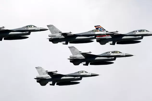 China a trimis 30 de avioane de luptă în apropiere de zona de apărare aeriană a Taiwanului