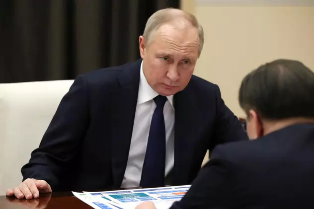 Un fost spion britanic spune că Putin este „înconjurat constant de medici”, iar boala sa „provoacă haos” la Kremlin