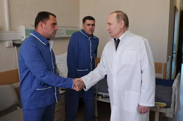 Putin, în vizită la spital la militarii ruși răniți în războiul din Ucraina. „Deci, vrei să îți servești patria?”