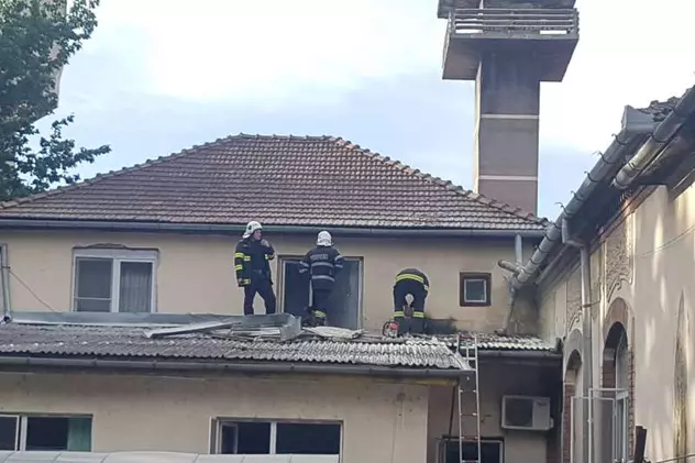 Incendiu la spitalul din Sighetu Marmației. A luat foc acoperișul de la Urgențe