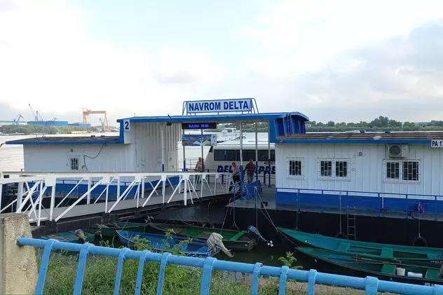 Cursele de pasageri şi mărfuri din Deltă rămân suspendate: "Navele Navrom Delta rămân la mal!"