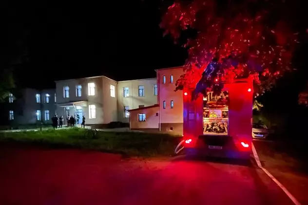 Incendiu la Spitalul Aleșd, din Bihor, noaptea trecută. Doi pacienți au fost răniți