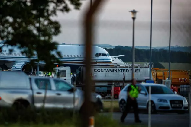 Primul zbor britanic care deporta migranți în Rwanda a fost anulat, după o decizie de ultim moment a CEDO