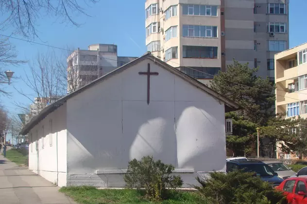 Patriarhia reacționează în scandalul bisericii ridicate ilegal pe trotuar la Constanța: Demolarea este un „act tulburător şi neavenit”