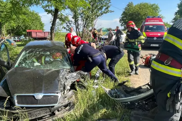 Accident grav la Botoșani. 10 oameni, între care 7 copii, răniți după ce două mașini s-au ciocnit