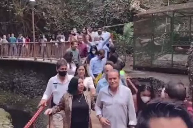 VIDEO | Un pod din Mexic s-a prăbuşit chiar la inaugurare! Cel puțin 25 de răniți, inclusiv primarul
