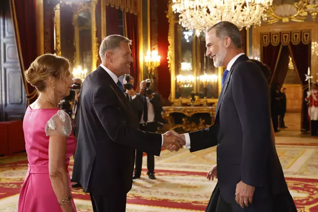 Cum s-a îmbrăcat Carmen Iohannis la dineul regelui Spaniei. Prima doamnă a României s-a duelat în ținute cu regina Letizia, Jill Biden și Brigitte Macron