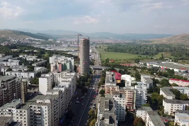 Un bărbat s-a aruncat în gol de la etajul 24 al celui mai înalt bloc din România, la Cluj
